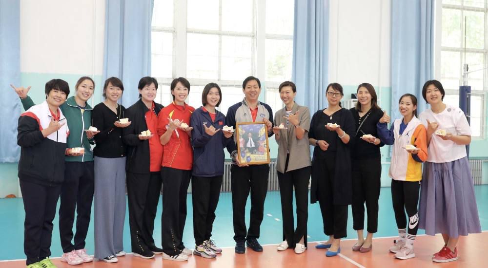 ——富安健洋在比赛中的表现我认为他非常出色，他已经出场很长时间了，我们正处于赛程非常密集的阶段。